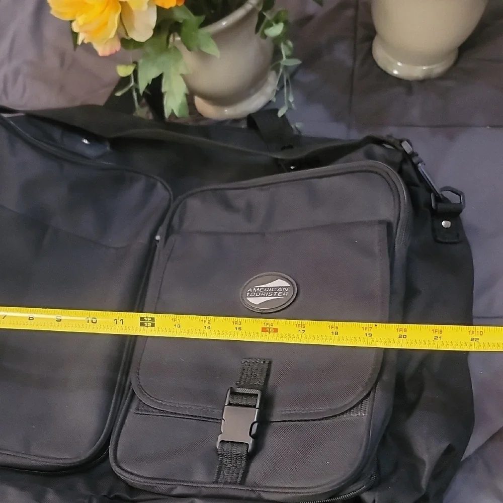 AMERICAN TOURISTER Black Duffel Bag with Dual Front Pockets